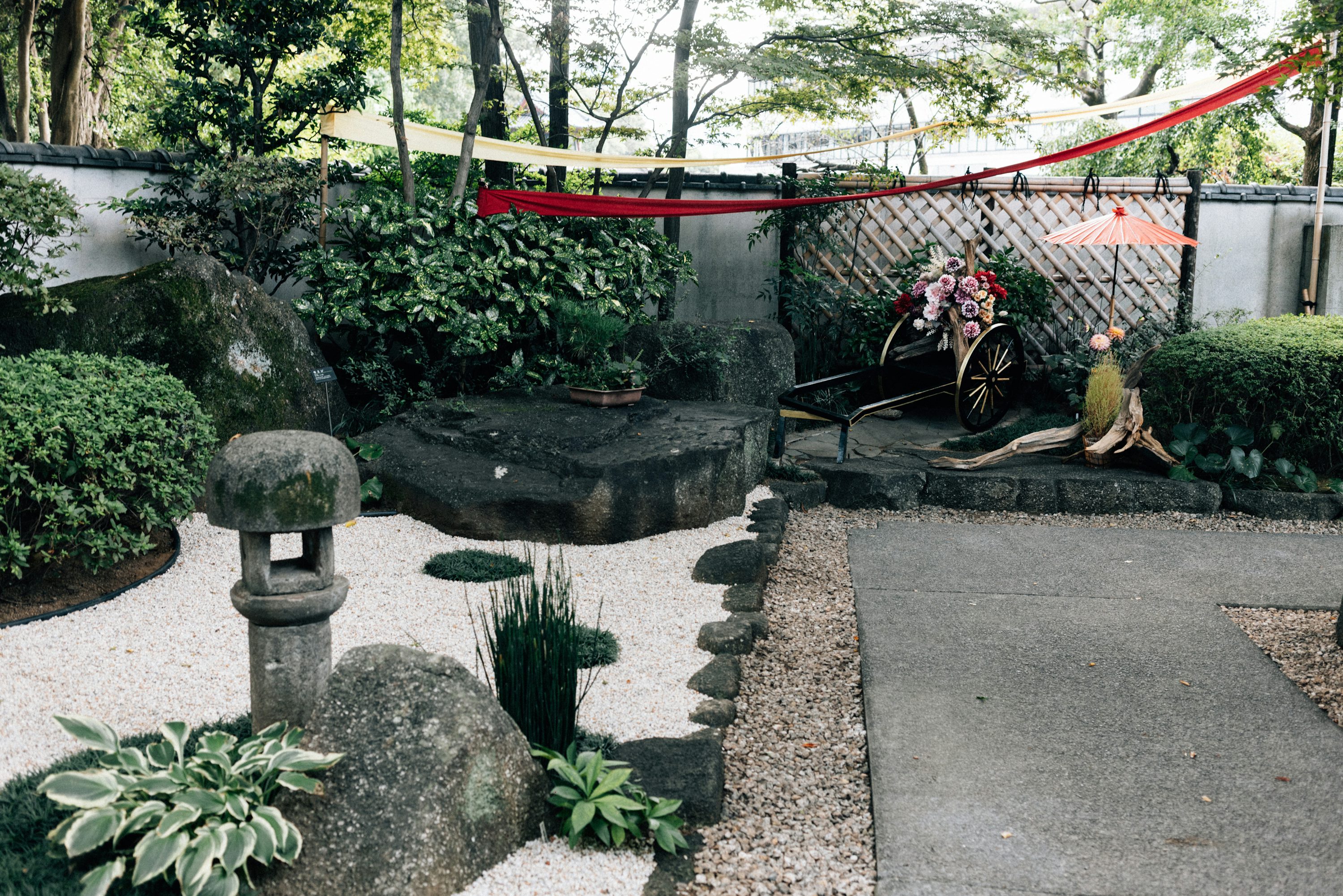 日本庭園 ― 静謐な空間で育まれる学びのイメージ